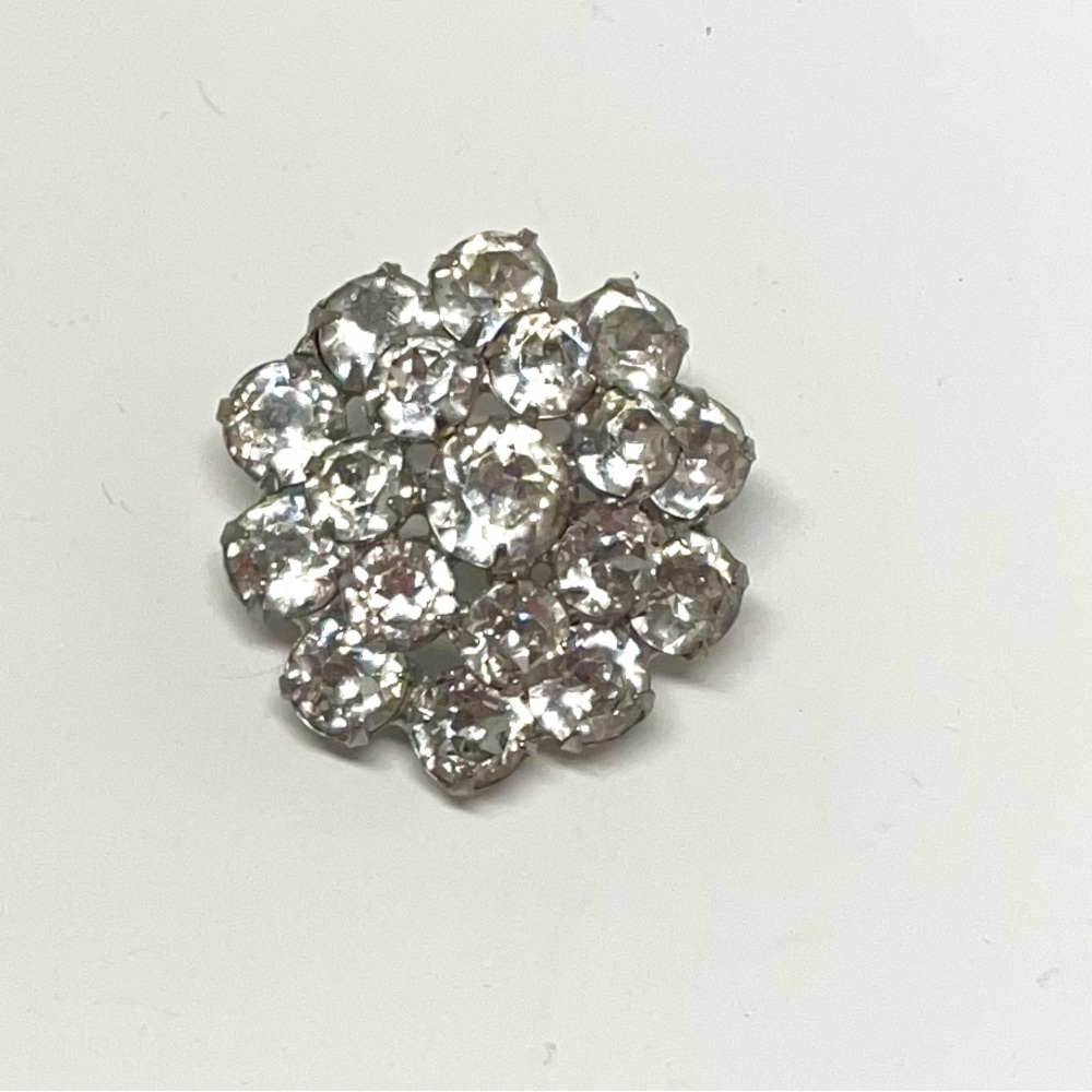 Weiss Vintage rhinestone brooch. 1 1/4 inch round.